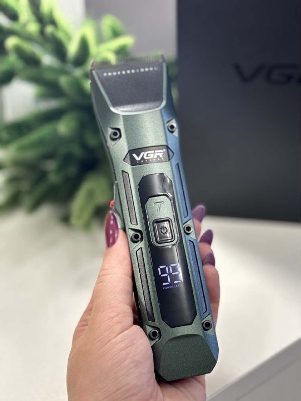 VGR V-696 — машинка для стрижки